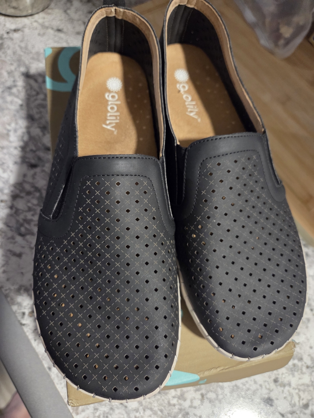 New In Box Glolily Shoes Glolily Elle Perf Women's Nib Walking Shoes Black